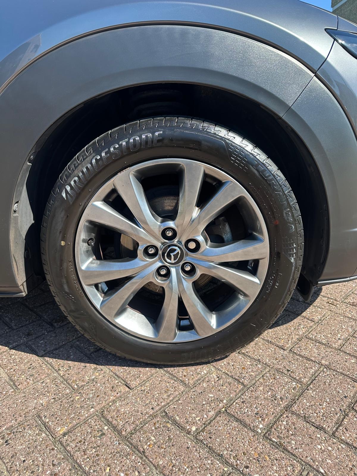 Mazda velg na de behandeling