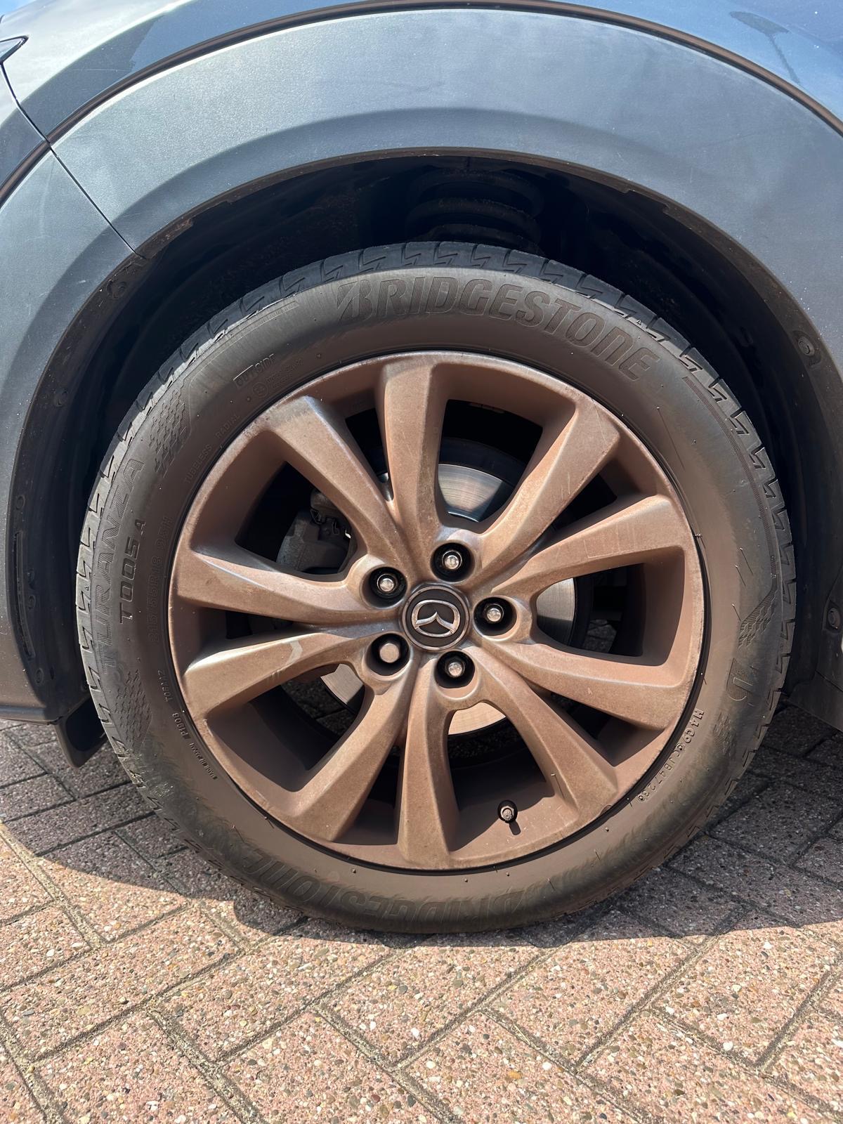 Mazda velg voor de behandeling